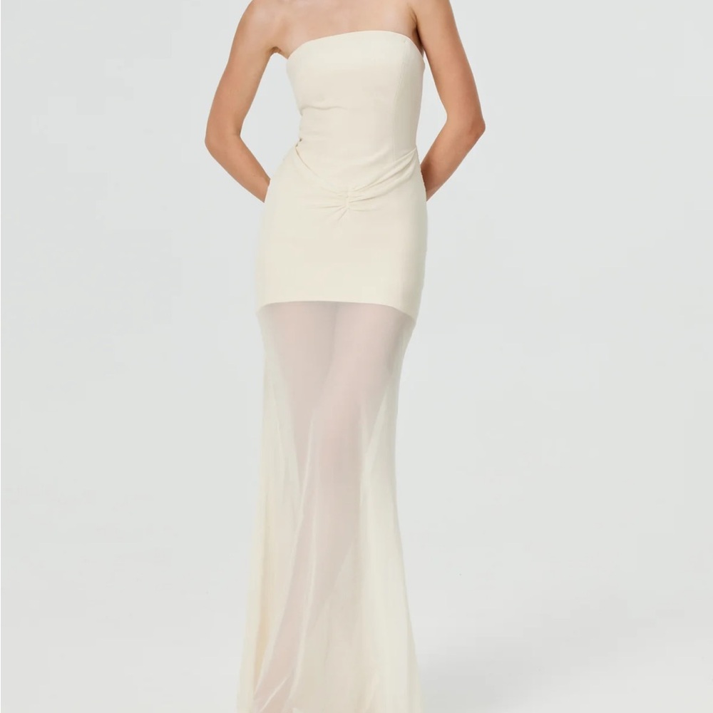 Chic Strapless Cream Dress